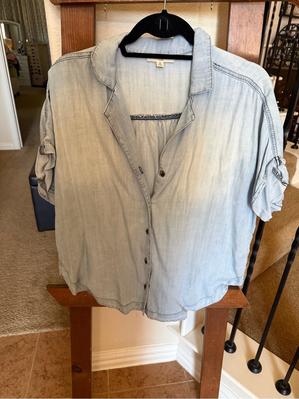 easel Light Blue Button-Front Roll-Sleeve Shirt